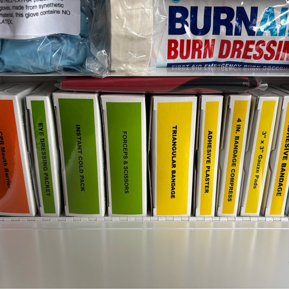 Metal First Aid Kit - Picture 14 of 14